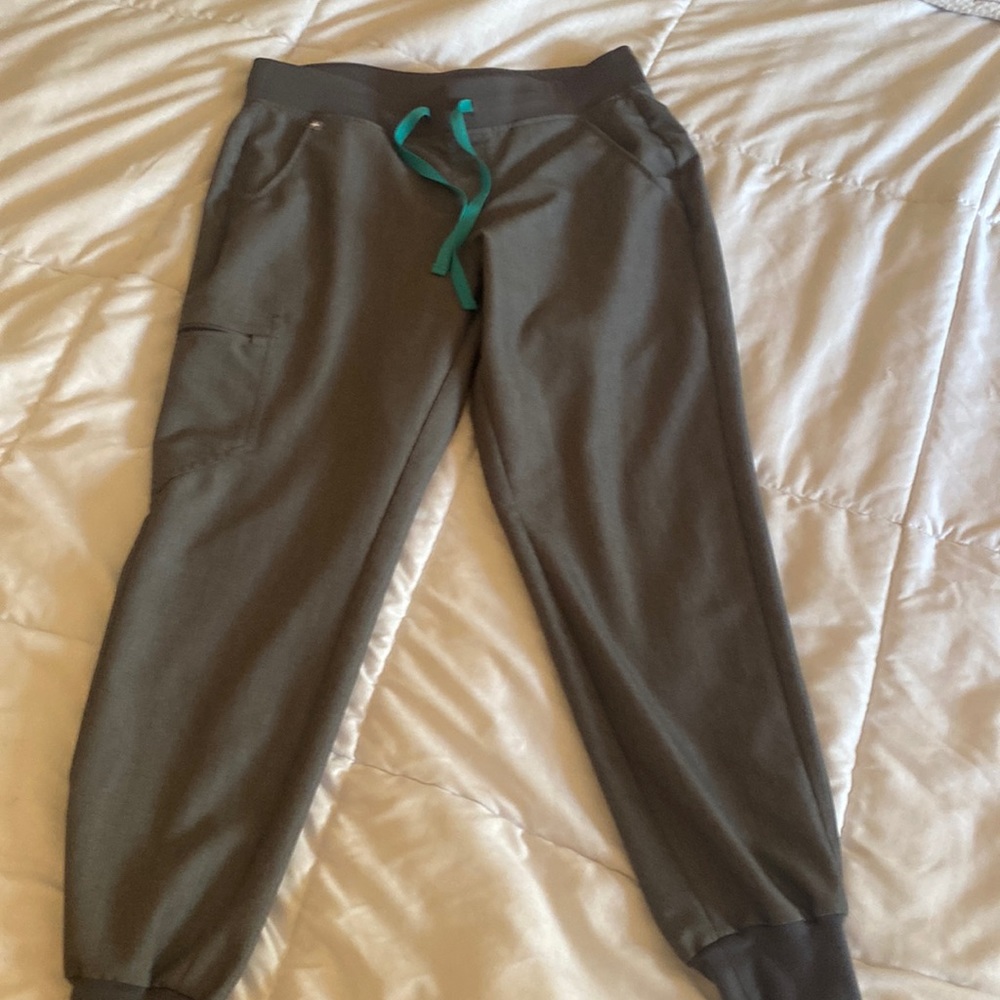 Women’s Scrubs, FIGS Zamora Jogger, Size Med, GRAPHITE GREY.